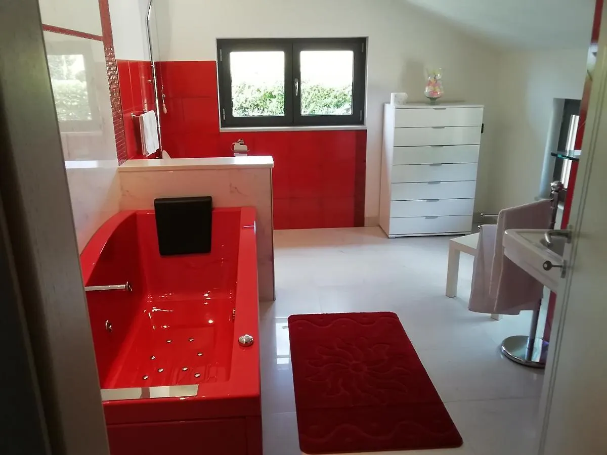 Suite con vista Vezzi Portio 0*,