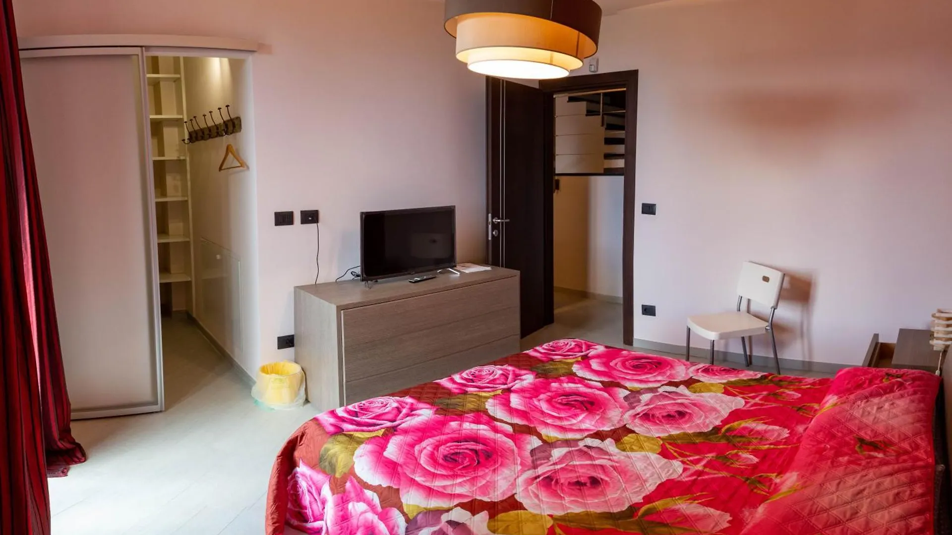 Suite con vista Vezzi Portio 0*,