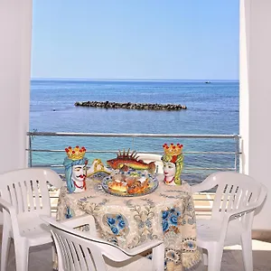  Bed & Breakfast Il Borgo Sul Mare Italia